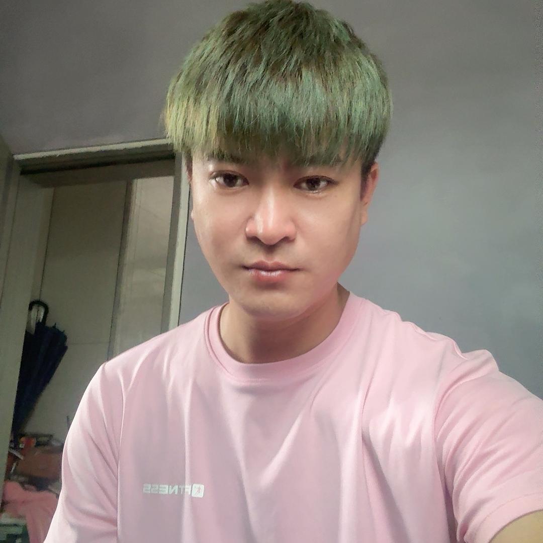 🩸起风了྅天冷了