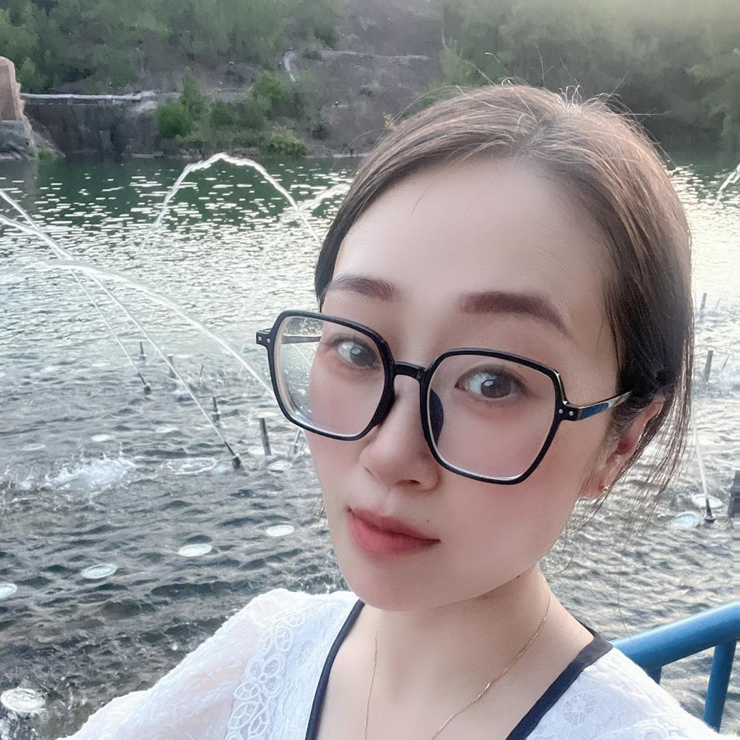 淡抹、烟熏妆丶