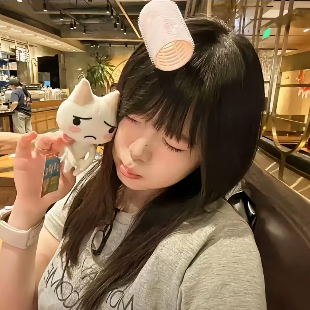 ꒦ິ^꒦ິ