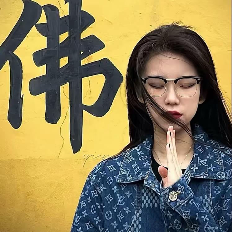 是小白.