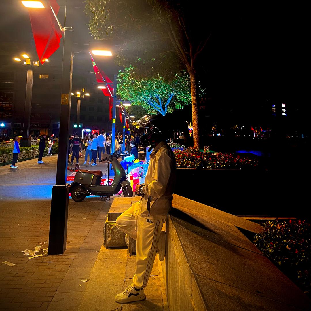 骑着蜗牛追导弹