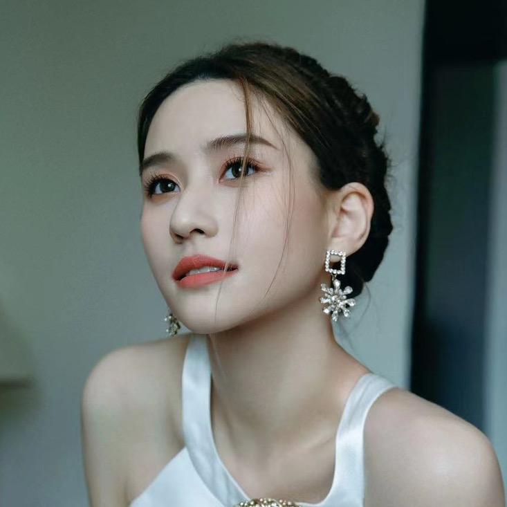 何超蓮Laurinda@抖音