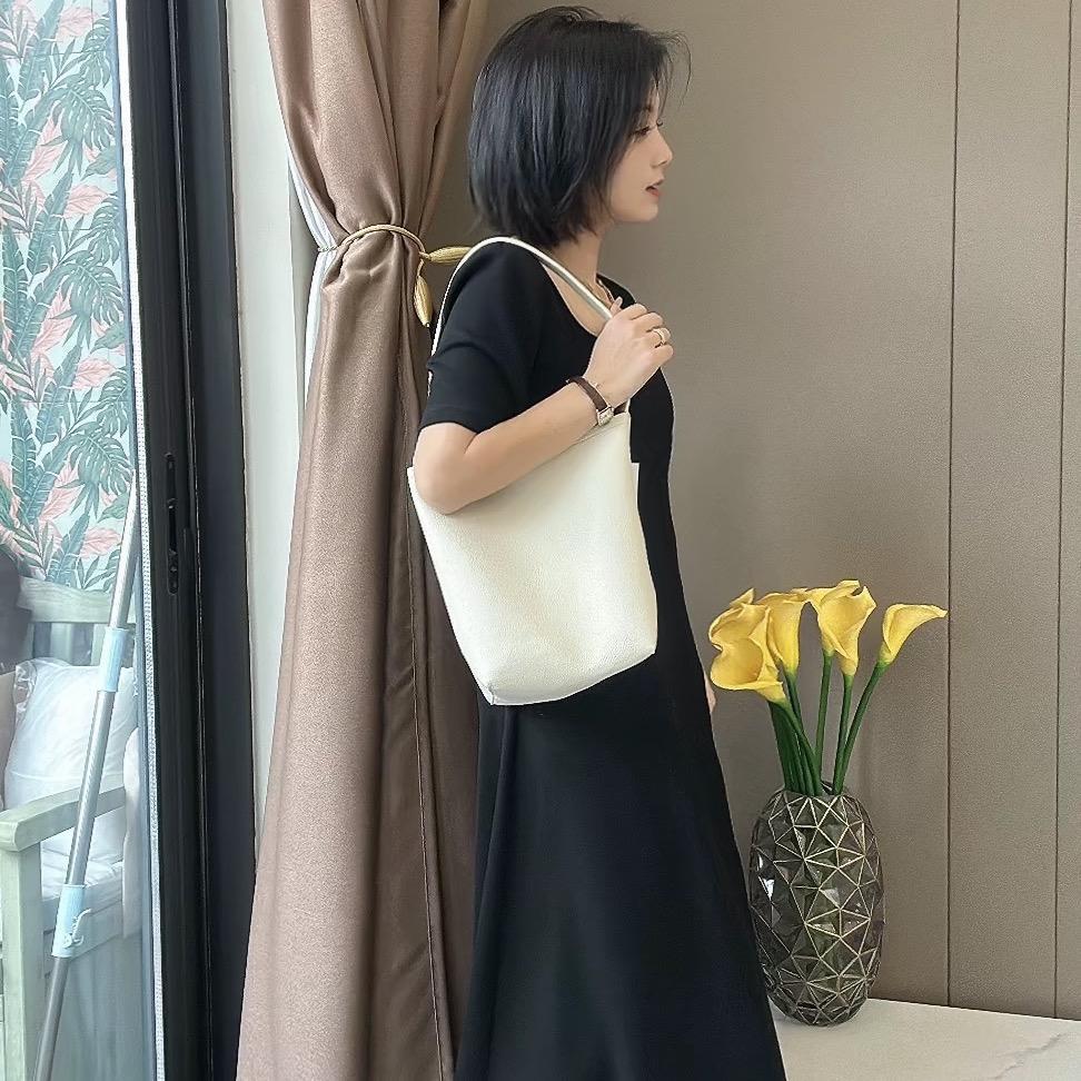 璐璐梨形微胖女装工厂店
