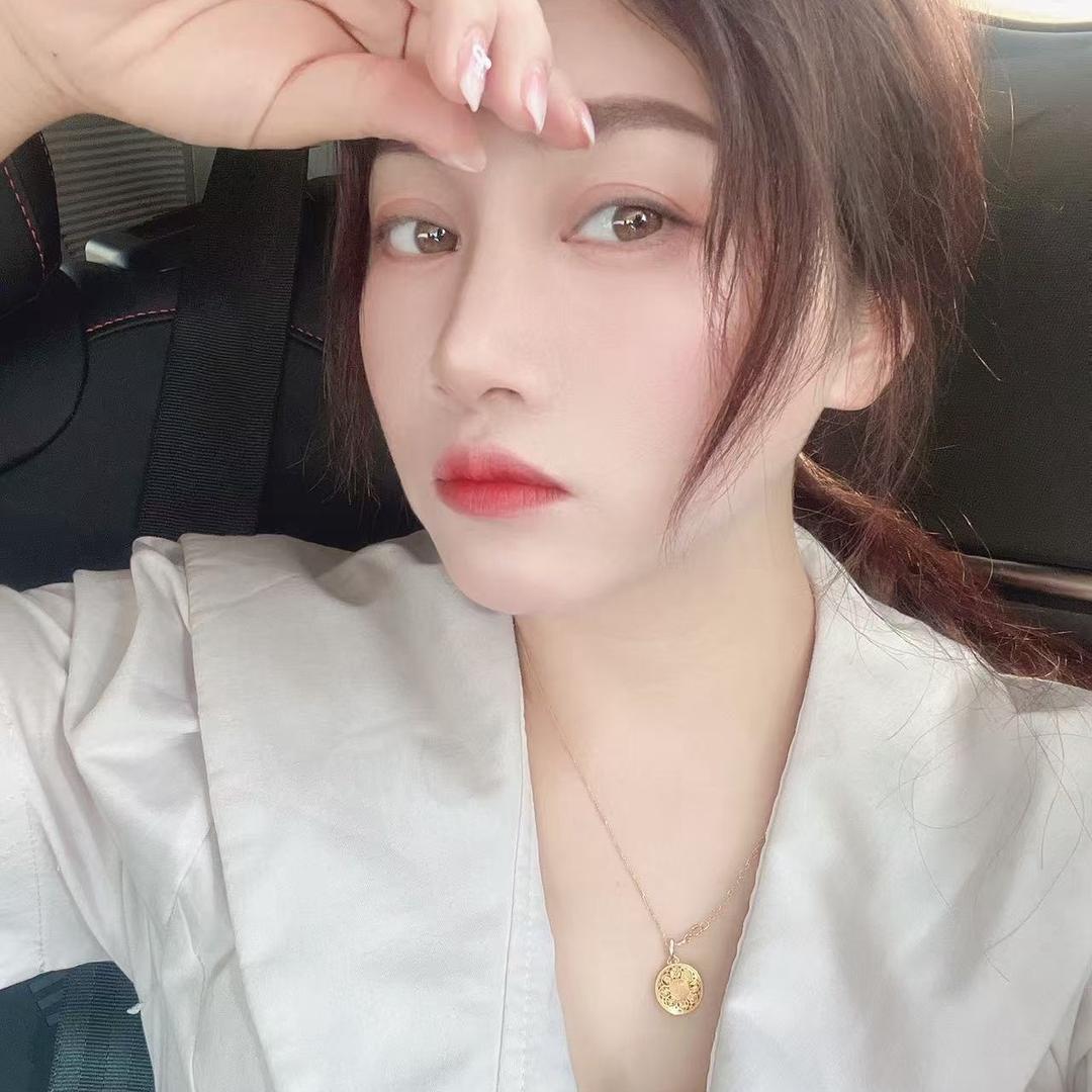 萱萱y吃糖！