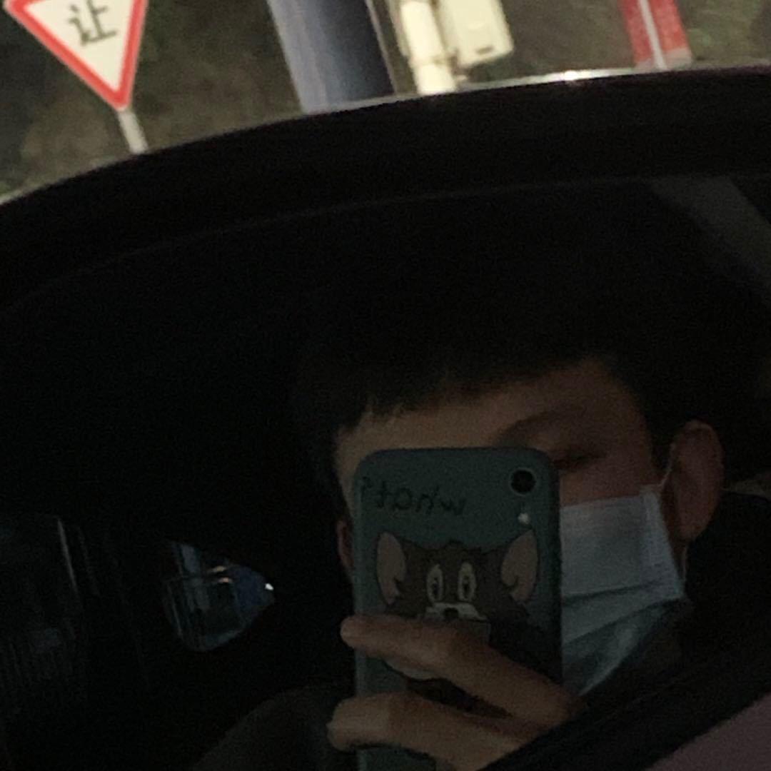 一脸油