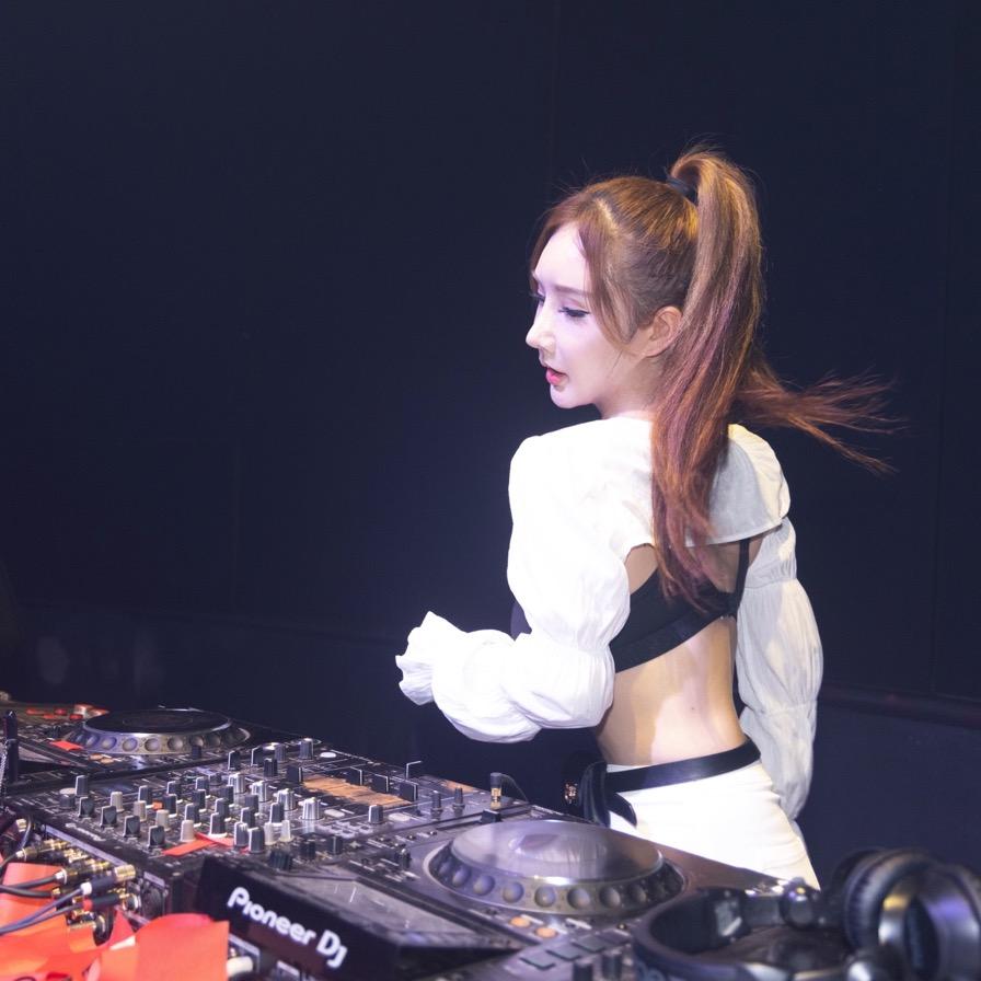 DJ 全新月（车载U 盘）