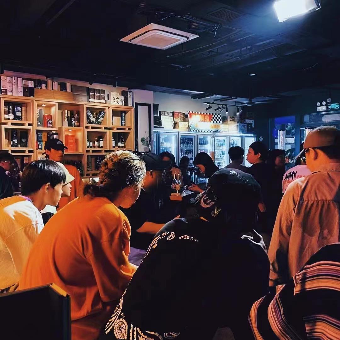 唏嘘的啤酒佬（空樽）
