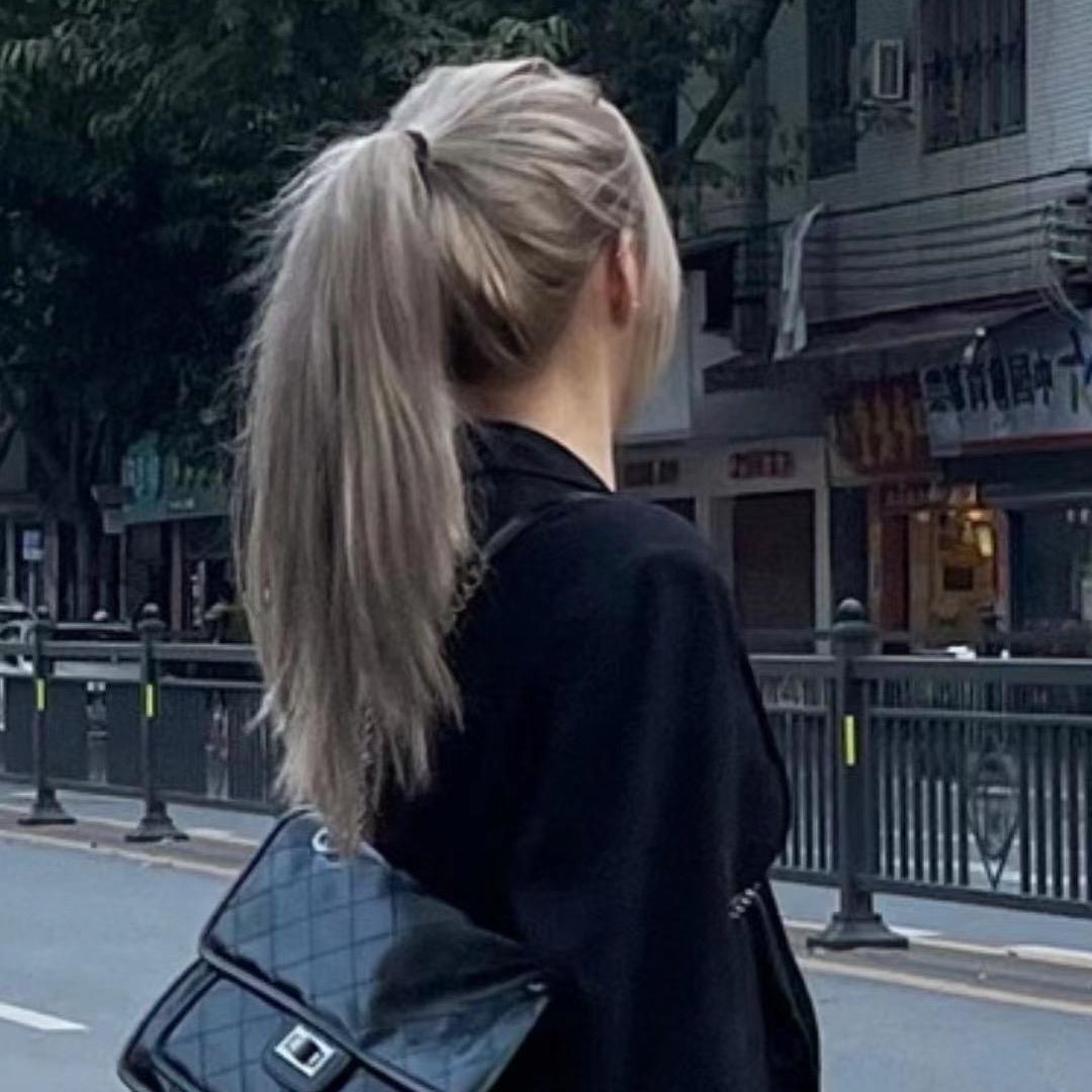 Anne 萱