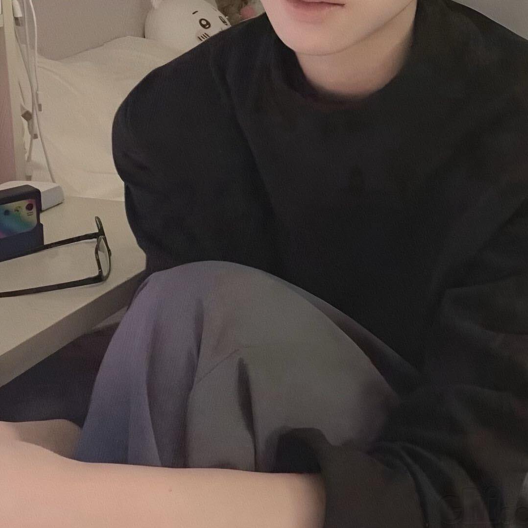 ︆