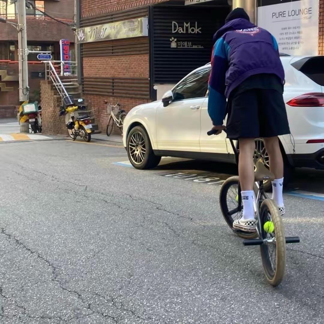 不会打羽毛球🏸