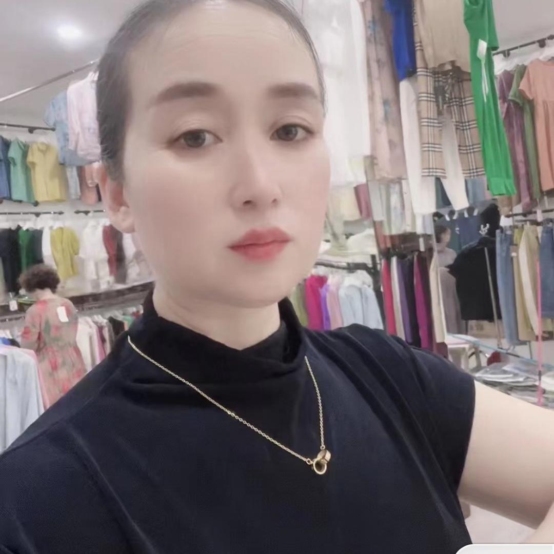 内黄县妩媚妍服装
