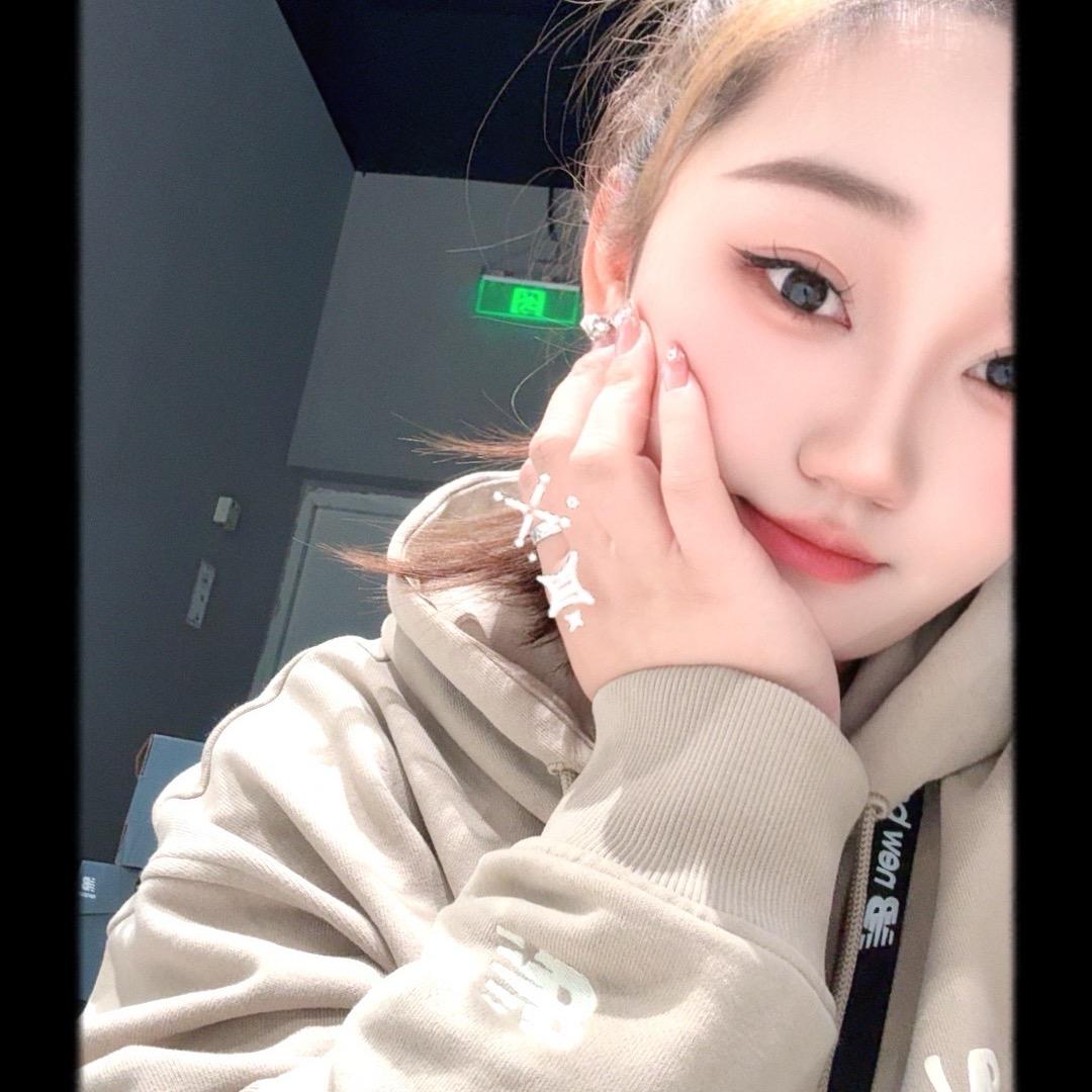 不爱吃百香果的阿芮