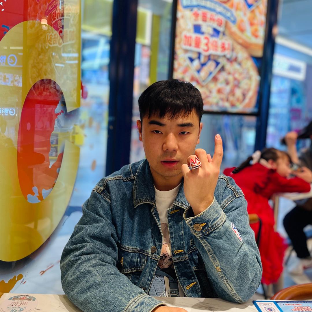 爱唱歌的小毕🎤🎤🎤