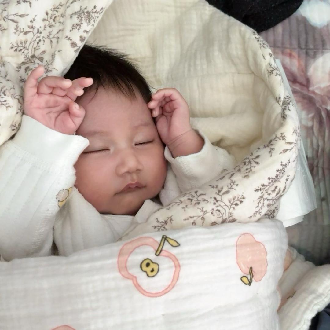 奶芙小妞妞