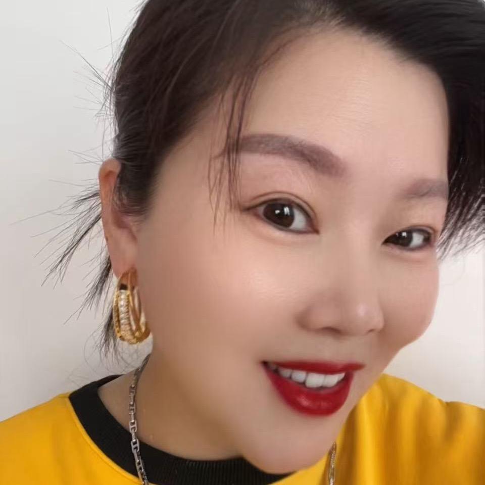 艾艾每天一点四十五开播