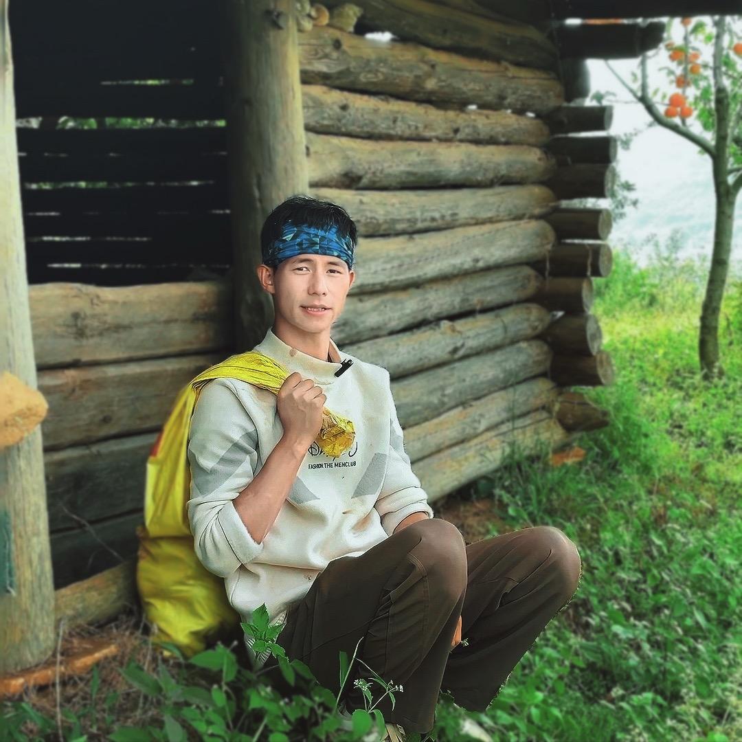 李总琞在卖特产