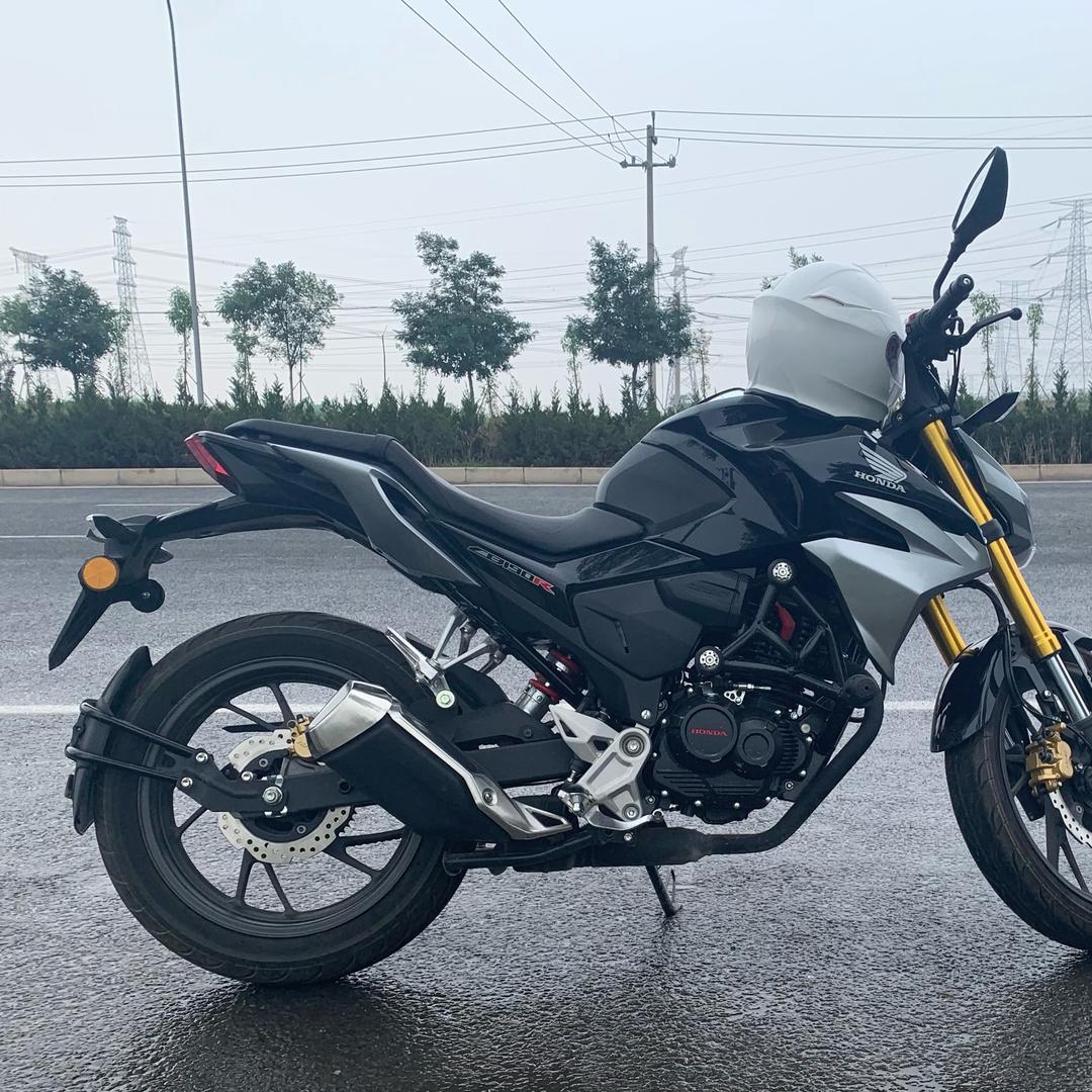 紫色的眼睛在哭