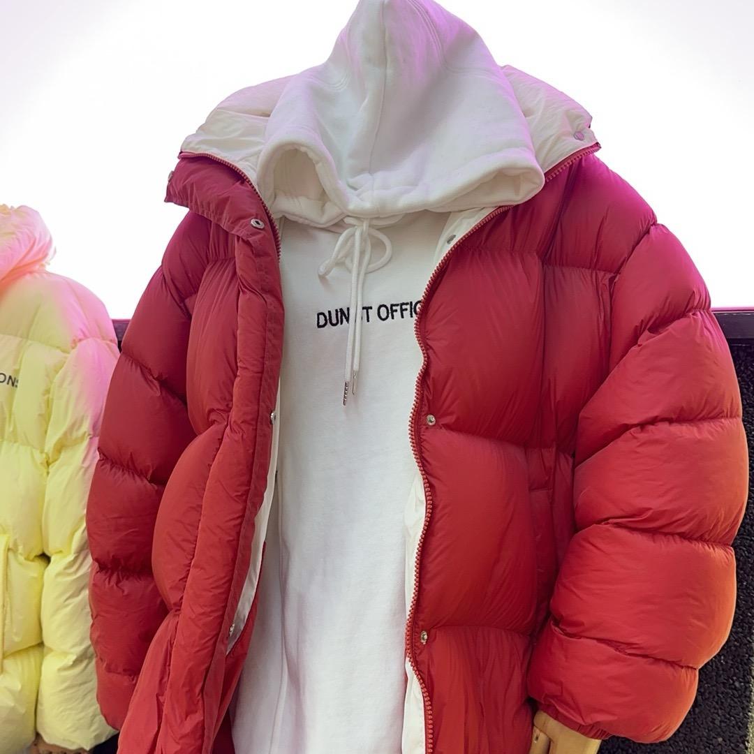 立铠三期门口鞋服店