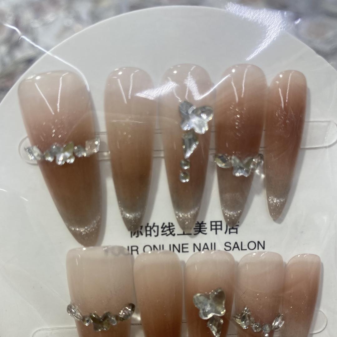 郡瑶美甲坊