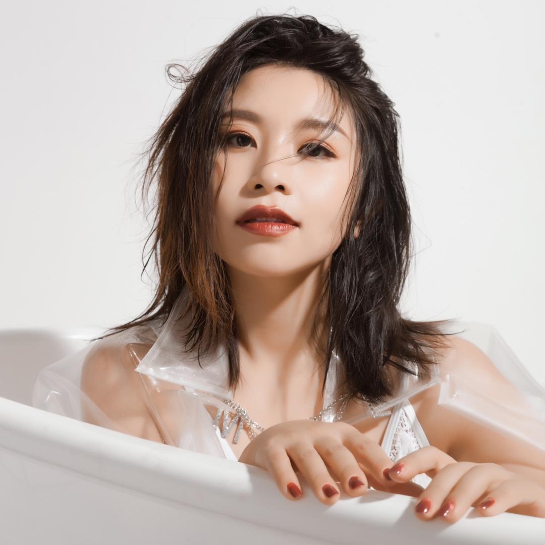 杉杉在沈阳搞皮肤