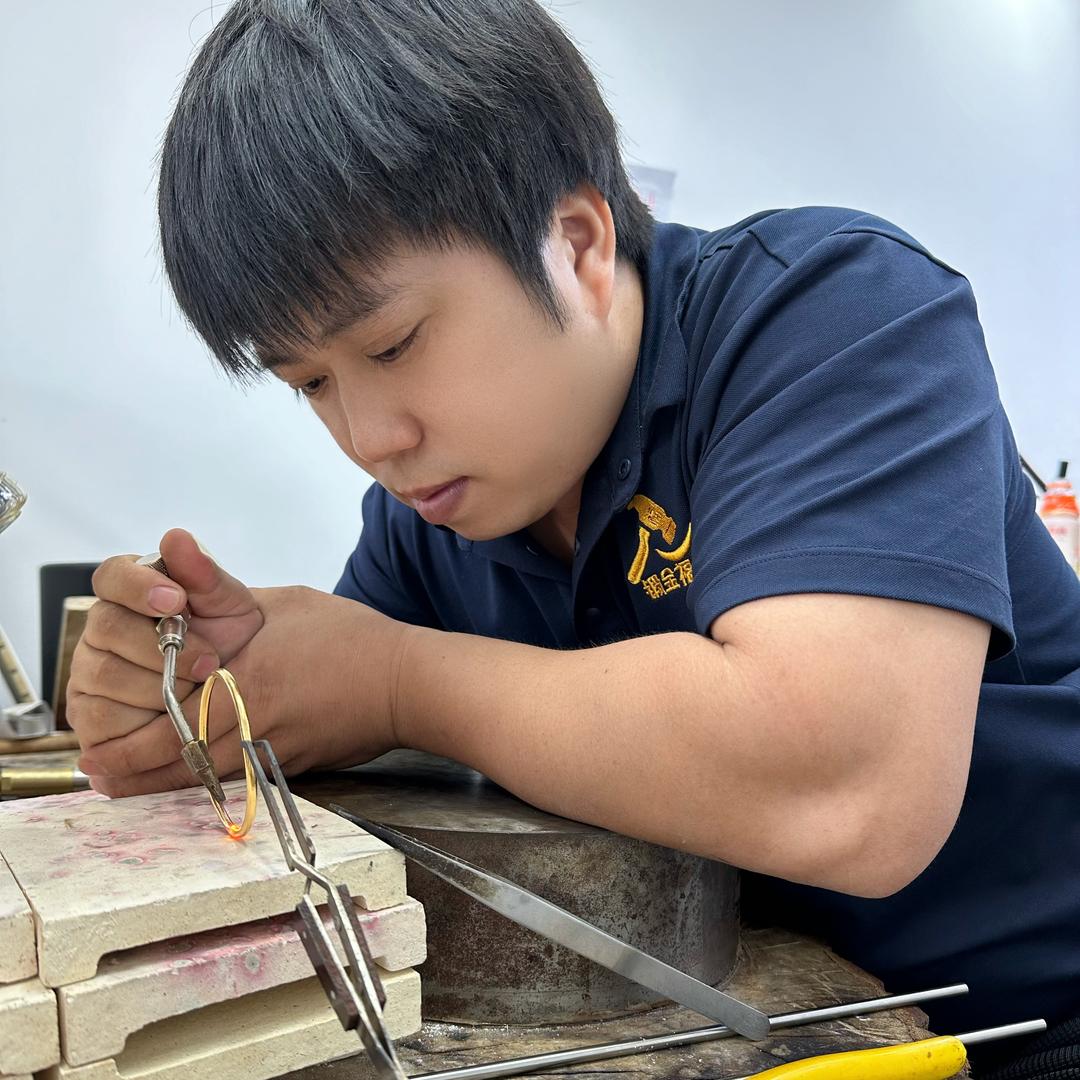 锻金福黄金加工  锻打