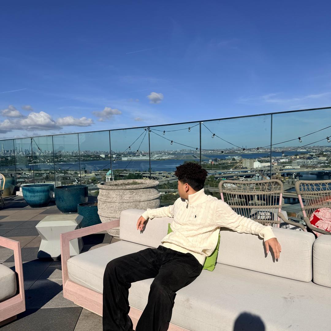 𝑫𝒂𝒗𝒗𝒗𝒗𝒆𝒏🏎️