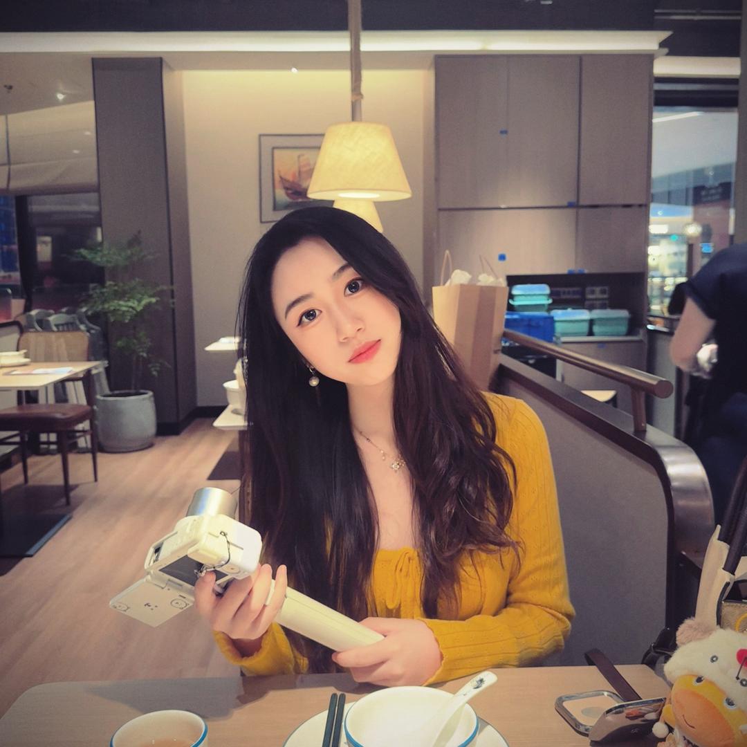 奶乎乎的瓜子脸