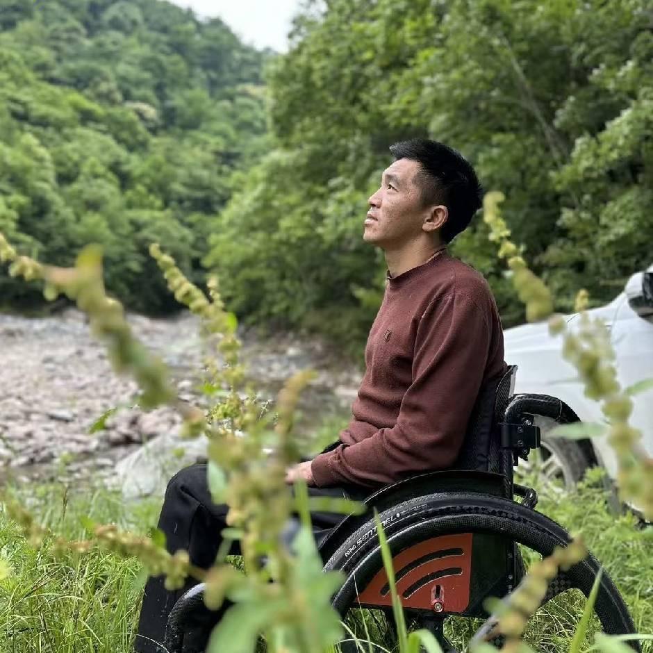 神农架口粮酒(轮椅上刘歌)