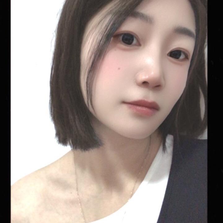 山茶花读不懂白玫瑰