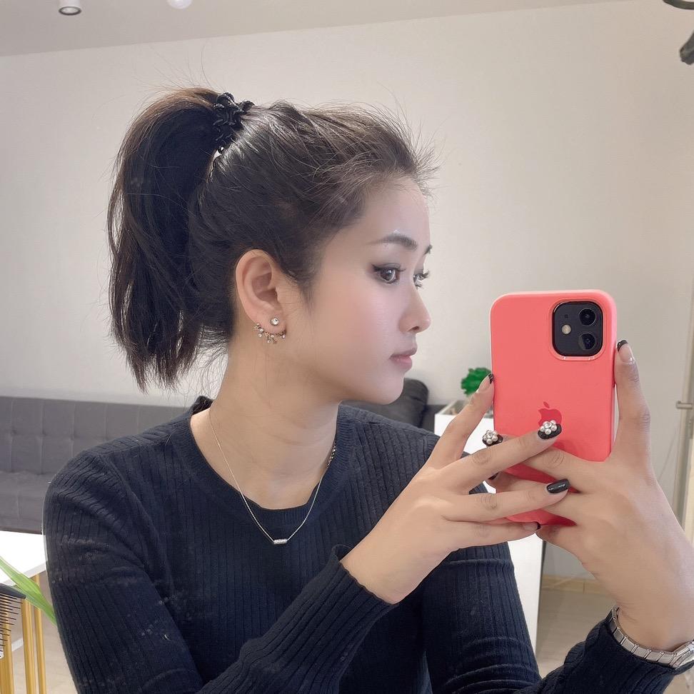 接睫毛的妮妮