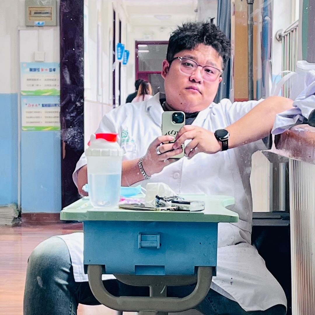 颜粉头子_金老师丶