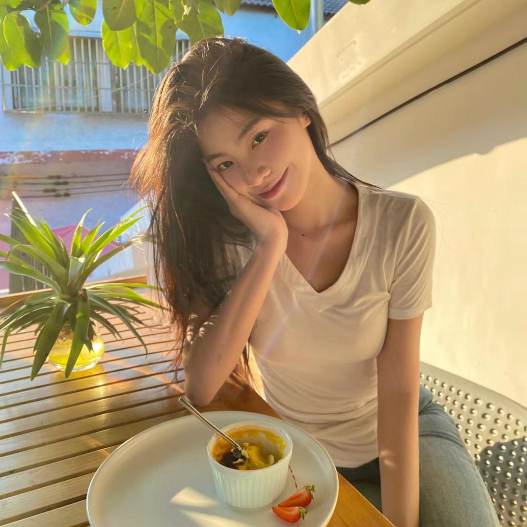 小羊今天吃饱了.