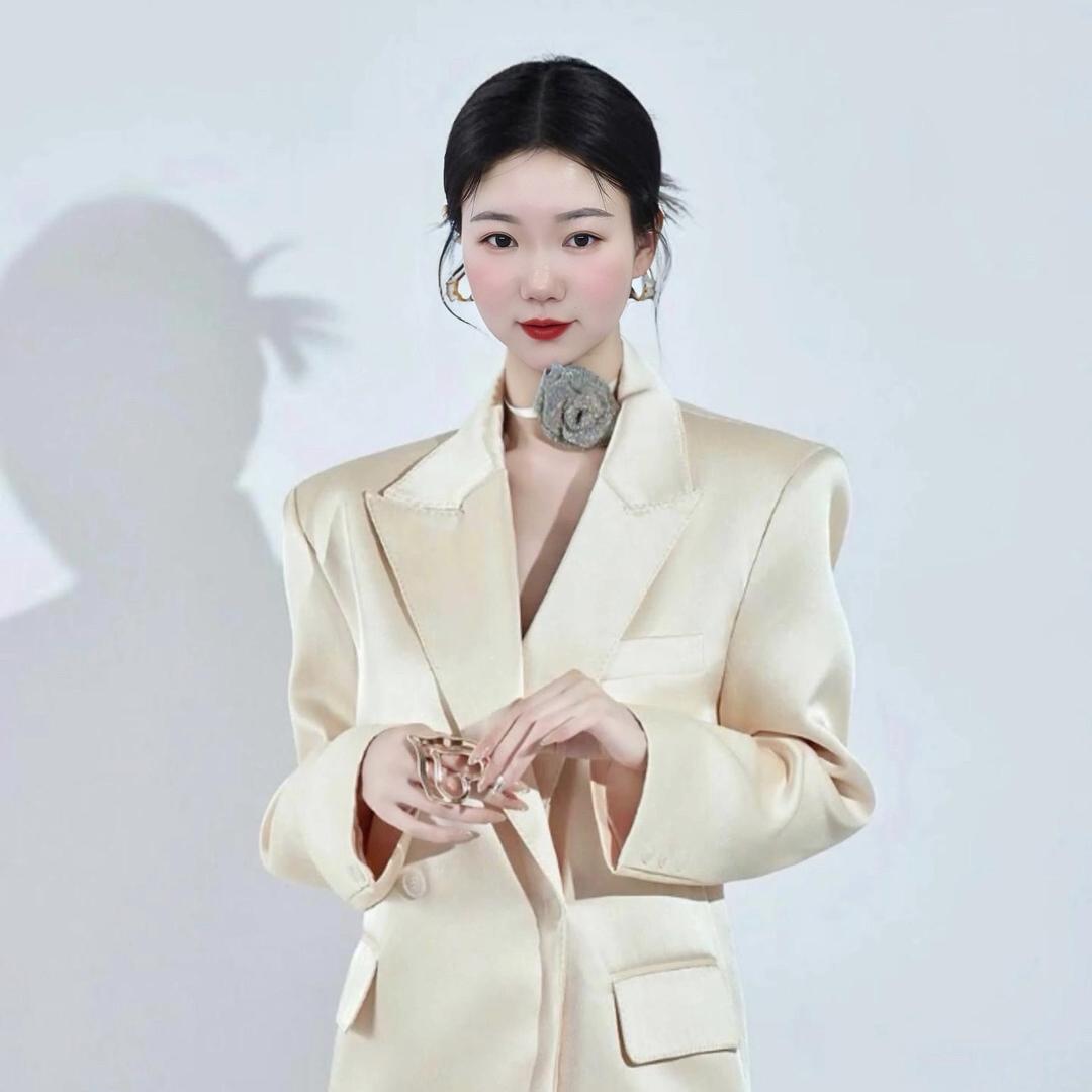 妍艾轻👑李玲