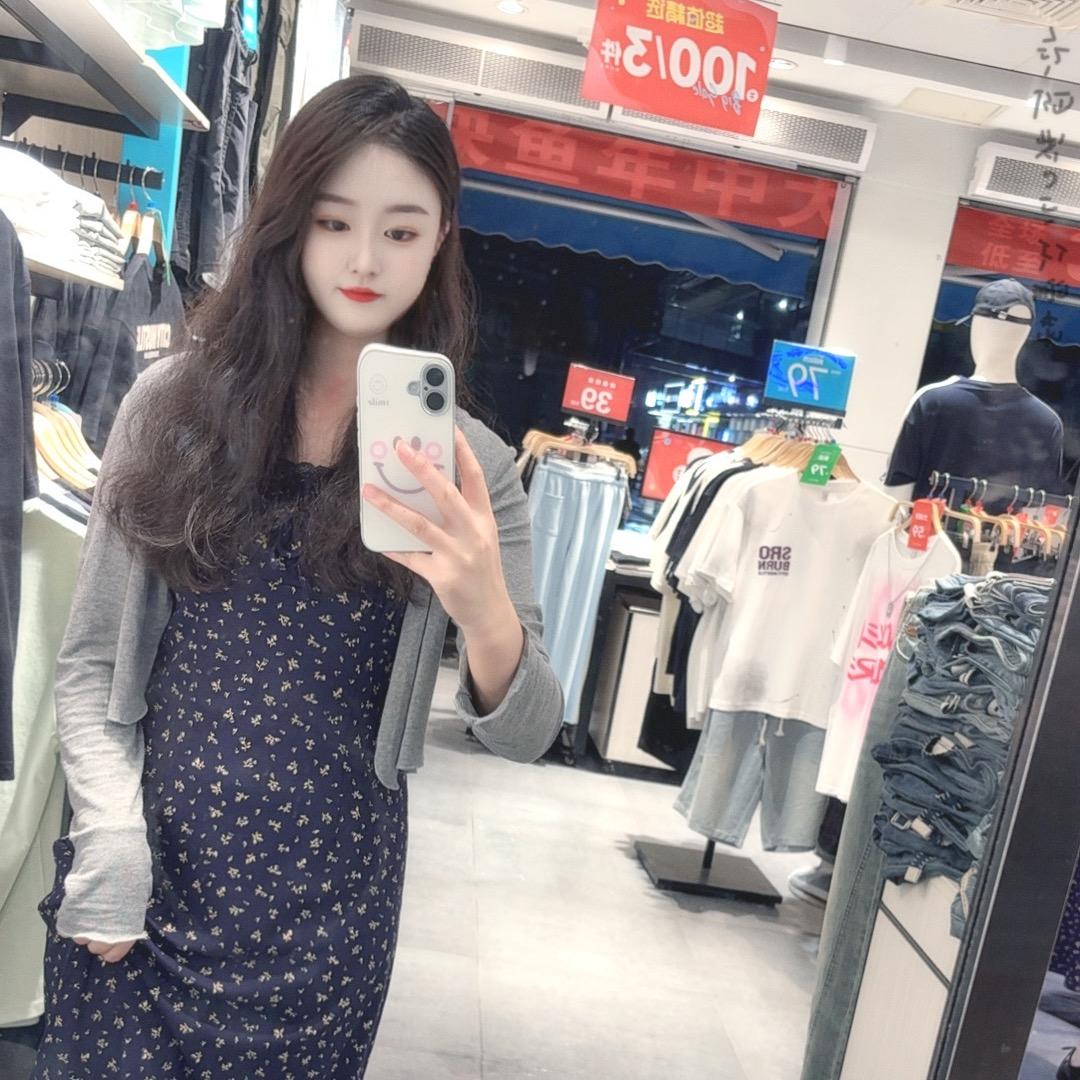 月亮湾快鱼小冯（男女装批发）