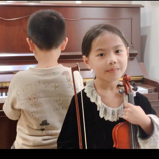 和平兄妹玩音乐