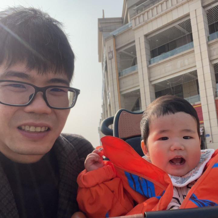 叻一一