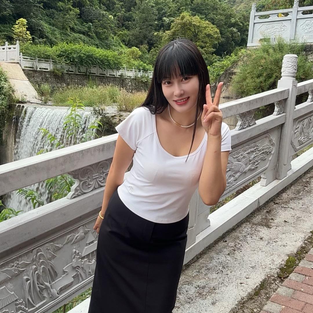 东川脚印潮鞋馆