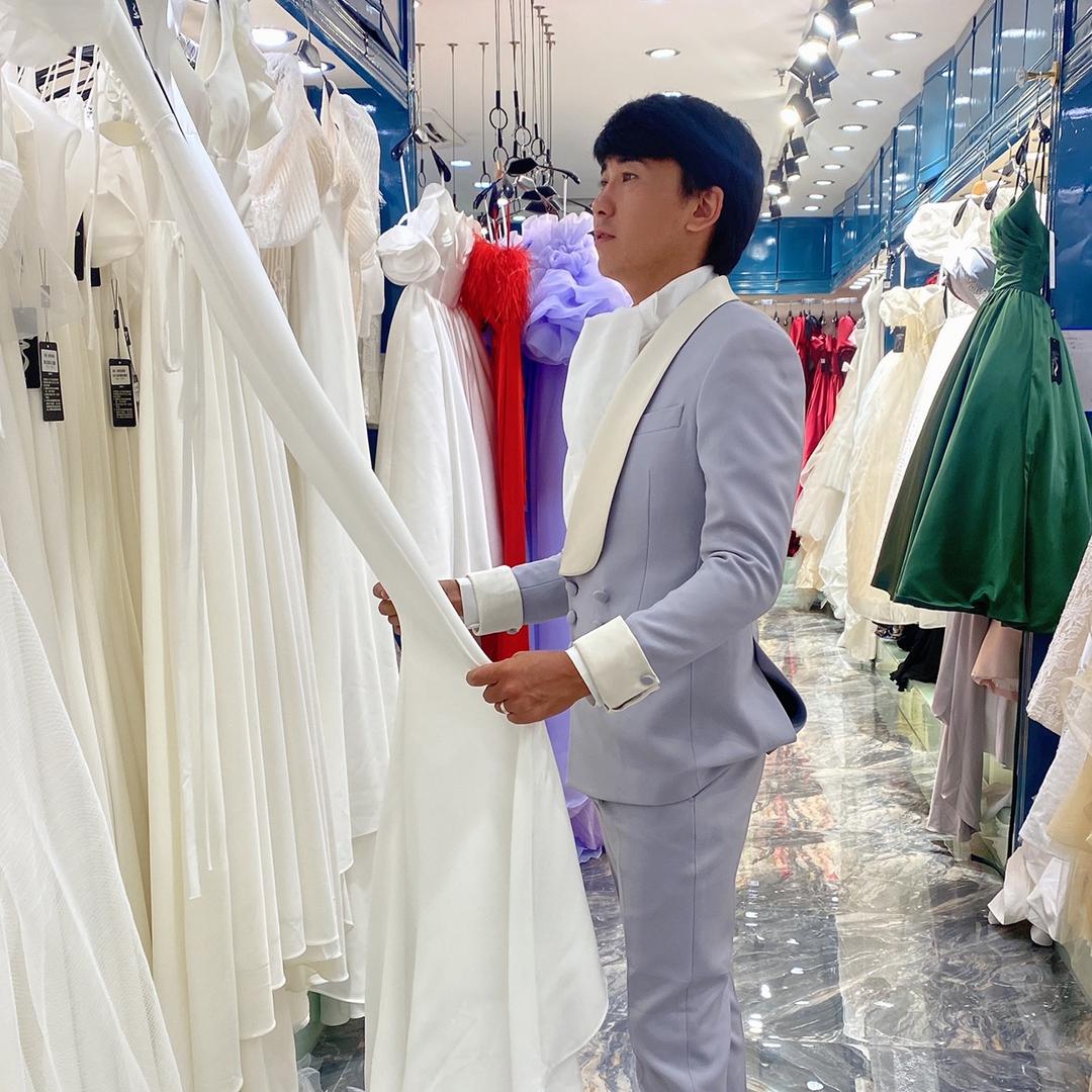 瓦热斯服装店