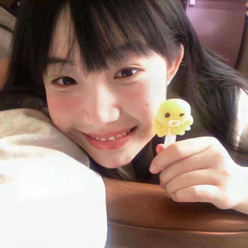 美女你的牙膏掉了