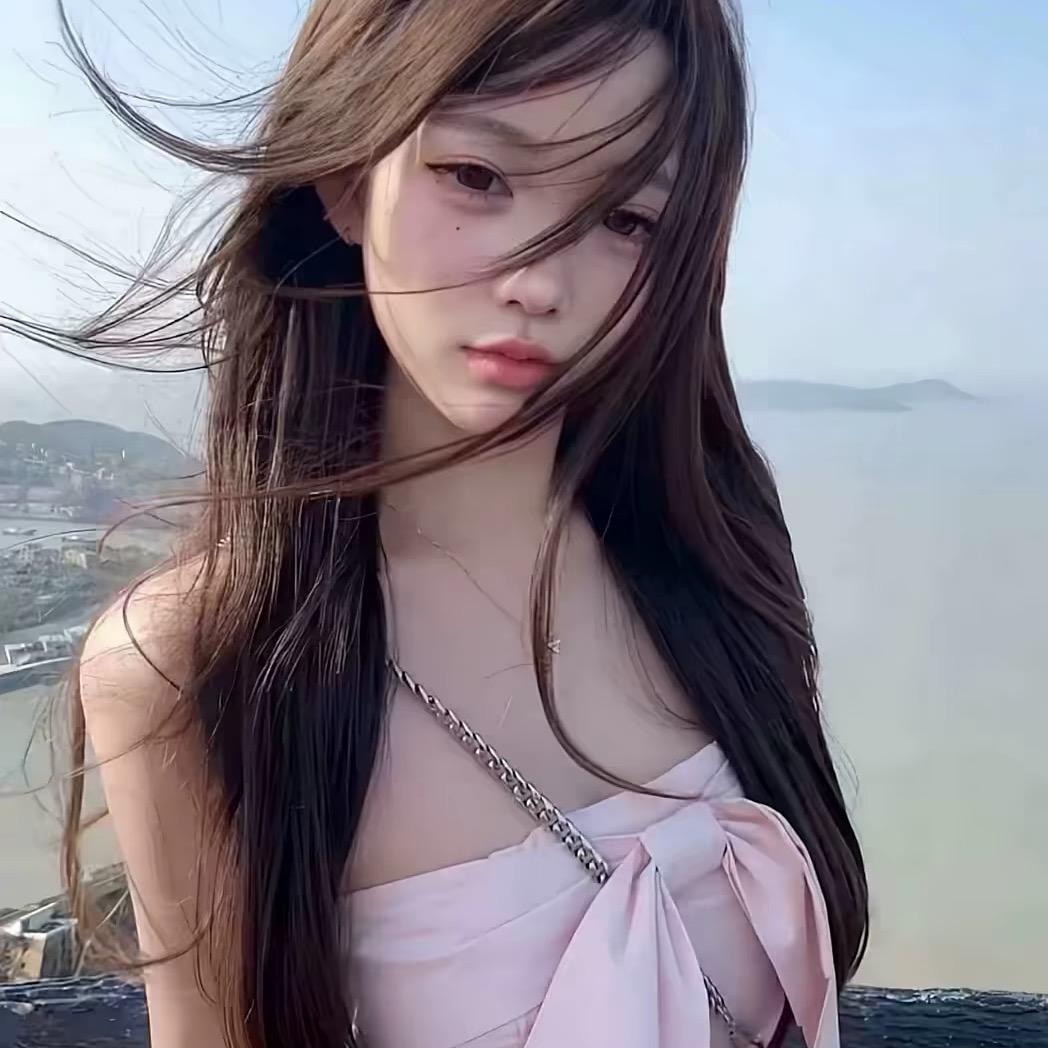 ￴ ￴ ￴￴ ￴￴ ￴￴她总爱捂脸笑