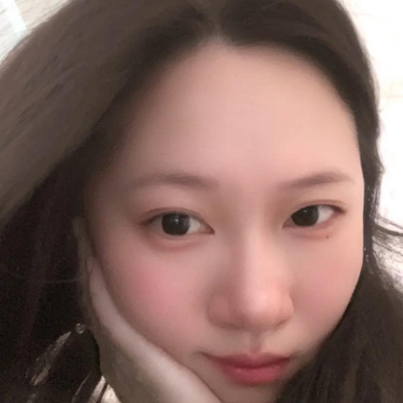 俅俅