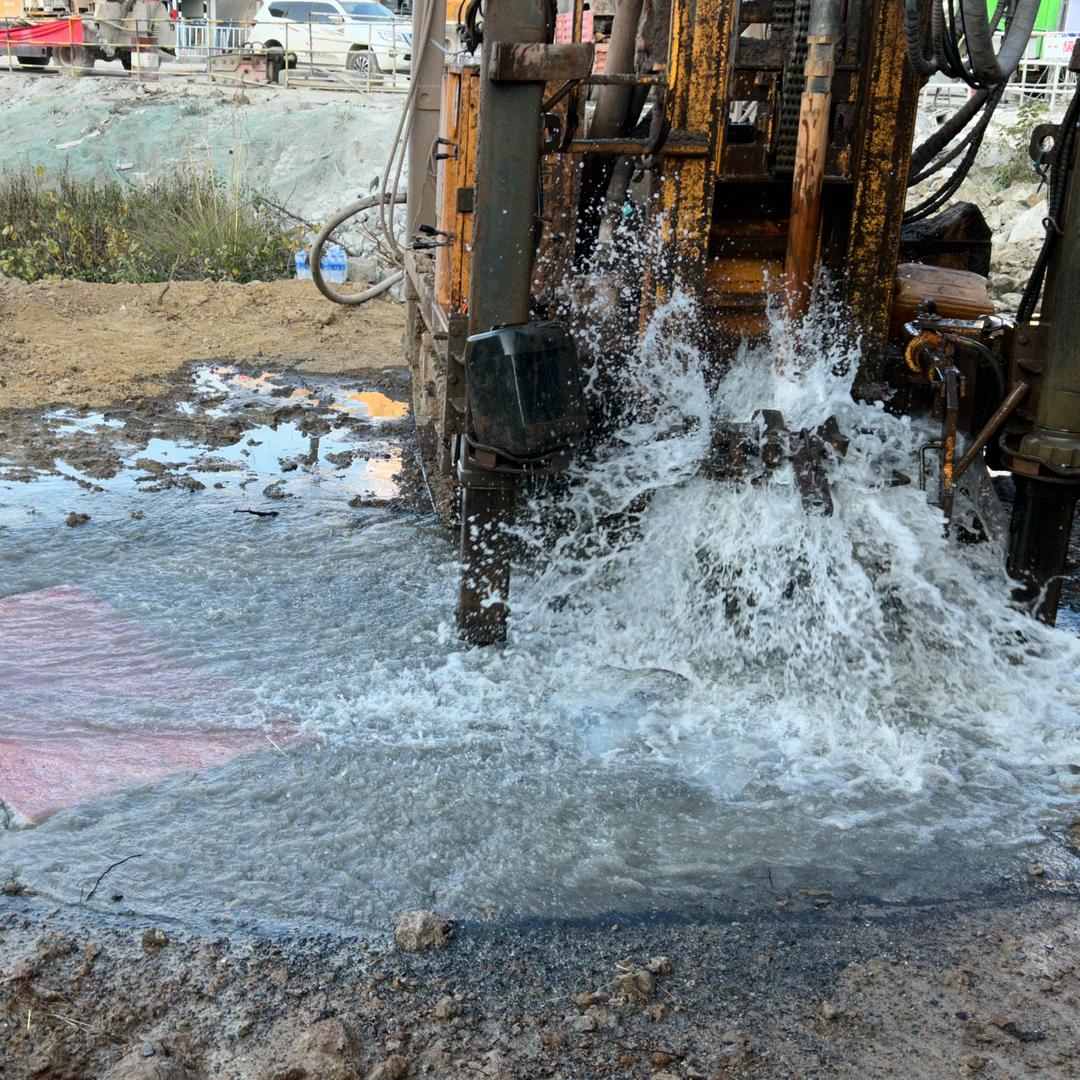 永琳钻井施工团队．真诚为您服务