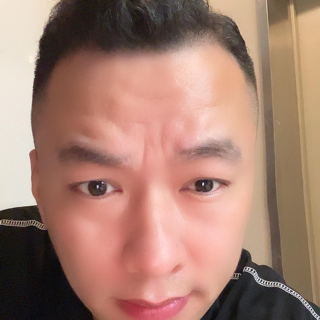 黄  ……先生