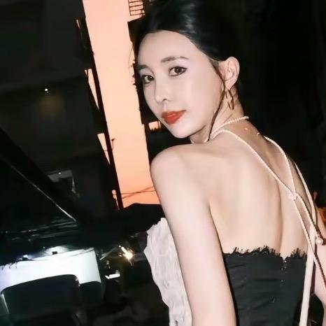 菠萝宝宝Yuna【直播穿搭】