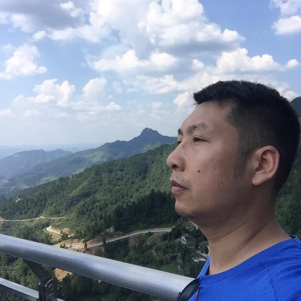 做火锅“向上卷”的老胡