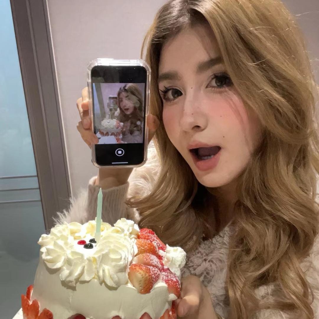 爱吃蜜桃-