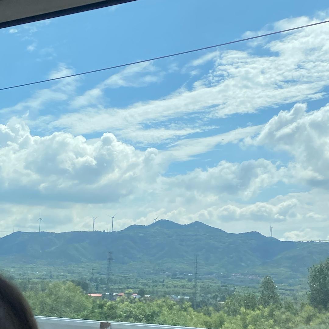 只因太帅被肘击