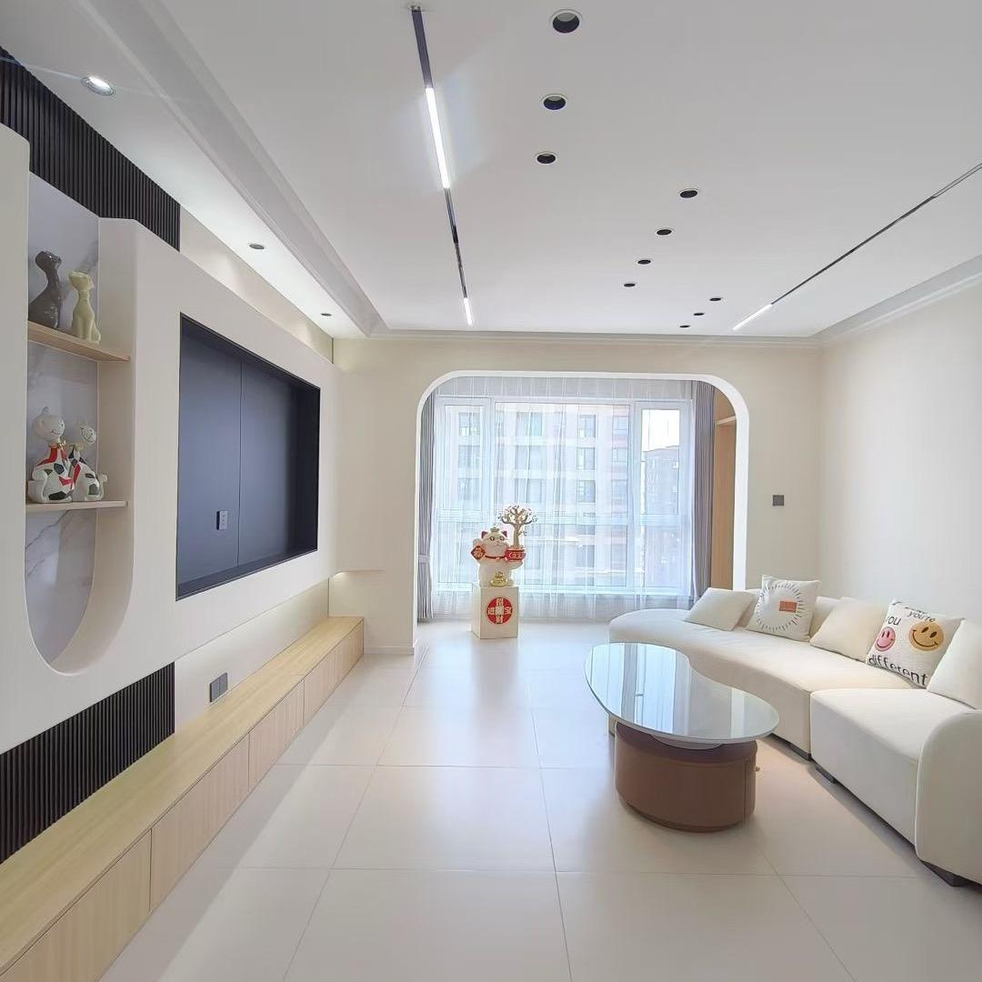 鸿伟地产霞姐探房