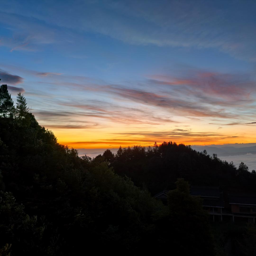 龙卦山•锅儿烫有个薇薇姐姐