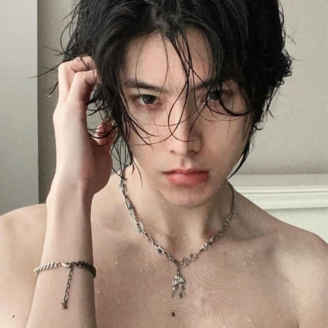 鲜虾鱼板面